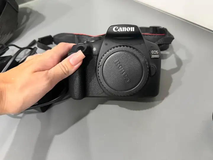 Canon EOS 2000D + 2 объектива + полный комплект