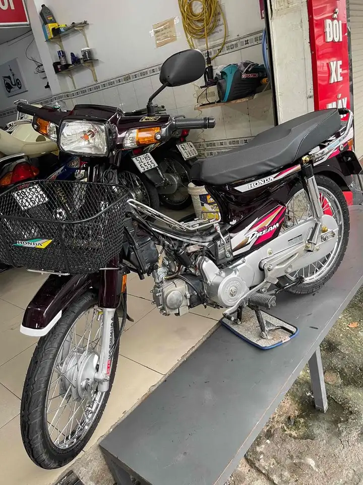 Honda Dream 1998 темно-красный Таиланд, с номерами Хошимина, 1 владелец