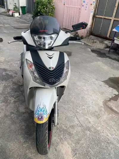 Honda SH 150 вьетнамской сборки в стиле Италии, белый, 2 ABS, в отличном состоянии
