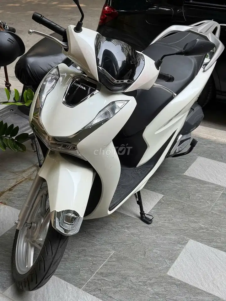 Honda SH 125i ABS 2021 Белый черный 18.500 км