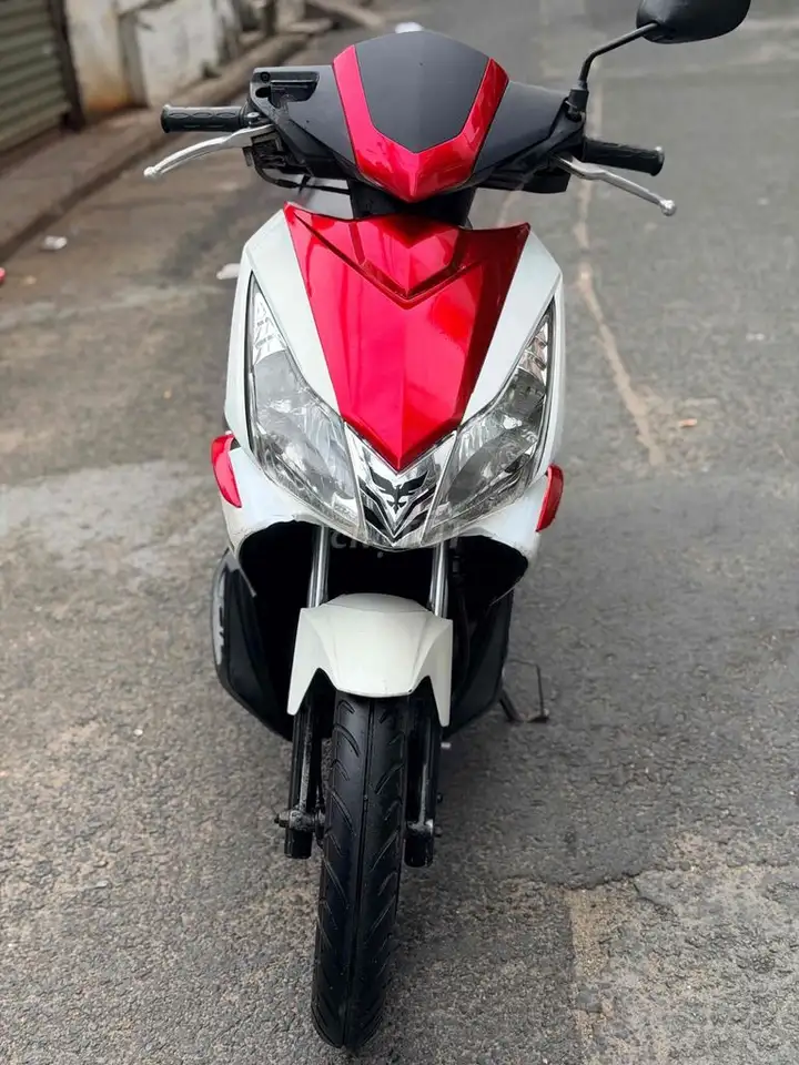 Honda Airblade Белый красно-черный Вьетнам up Тай