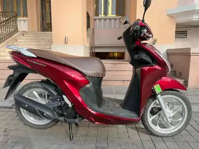 Хонда Вижн 2023 8000 км красная