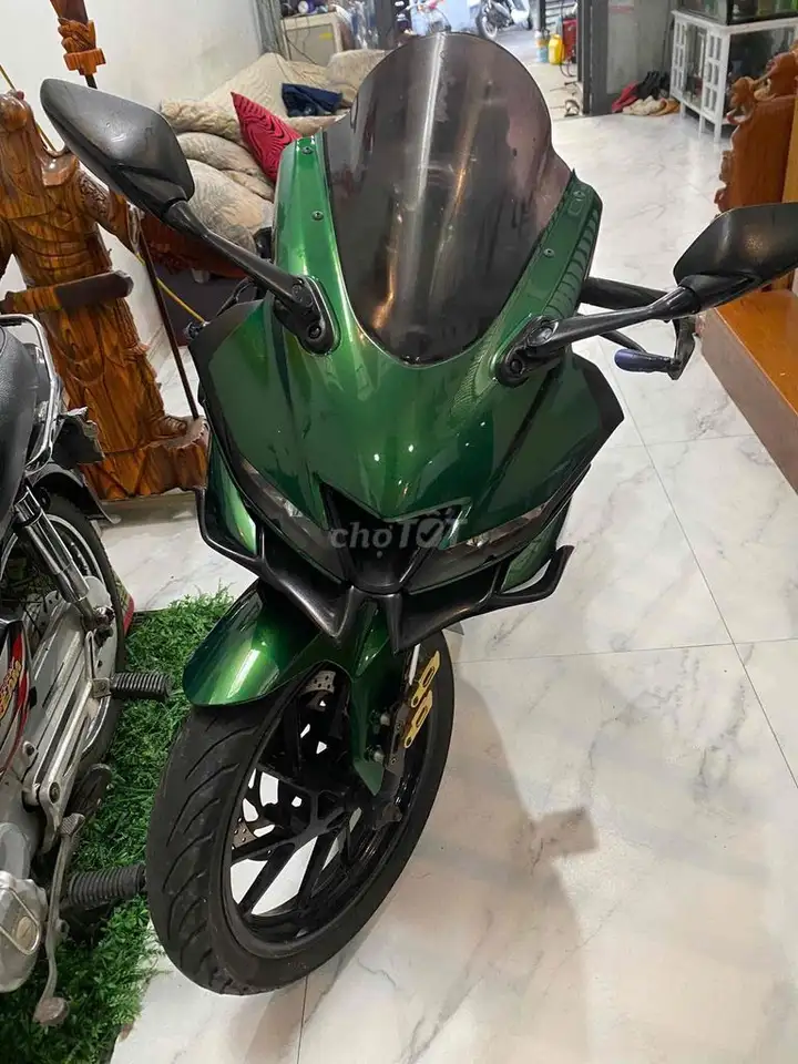 Yamaha R15 V3 синий 10 000 км