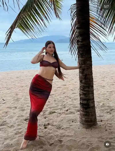 Продам. Одевала 1 раз на фотосессию, в идеальном состоянии, выигрышно
