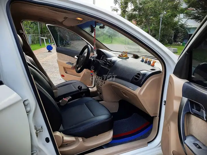 Chevrolet Spark 2018 белый