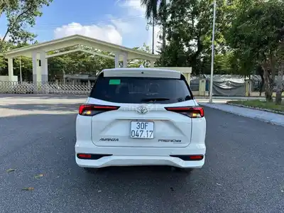 Toyota Avanza Premio 1.5L, 7 мест, белый, 80 000 км