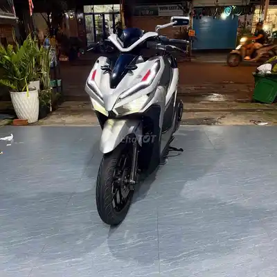Honda Vario 125cc 2022, серебристый Porsche, 23000 км