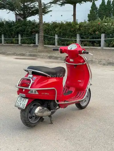 Piaggio Vespa 3vie, красный