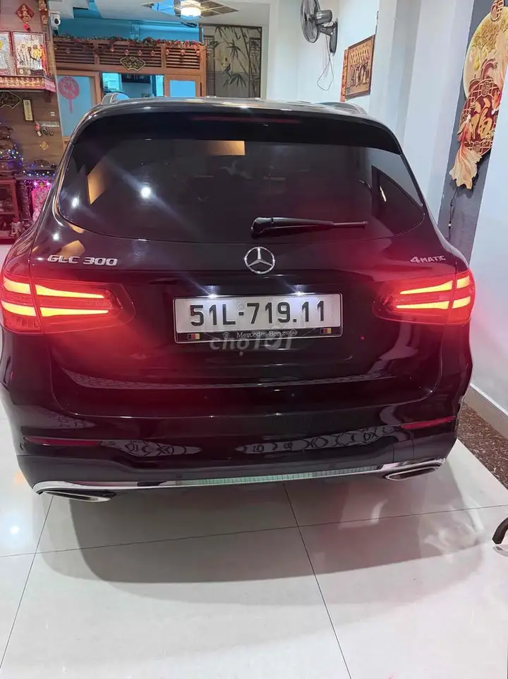 Mercedes-Benz GLC 300 2018, 68 000 км, черный