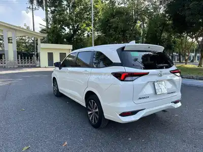Toyota Avanza Premio 1.5L, 7 мест, белый, 80 000 км