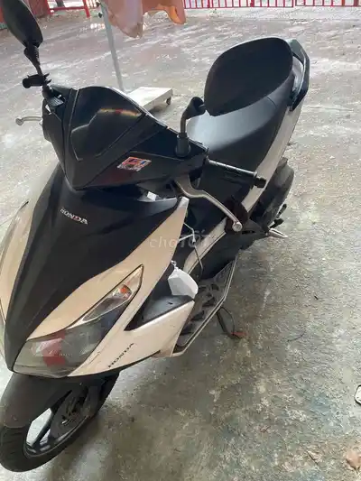 Honda Air Blade 125 белый черный