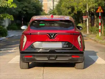 VinFast VF7 Eco 2025 красный 6 тыс. км