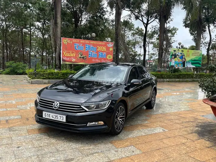 Volkswagen Passat, черный, автомат, 5 мест