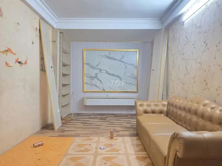Срочно продаю дом во дворе 93 Vũ Tông Phan, рядом со школой Nguyễn Trãi
