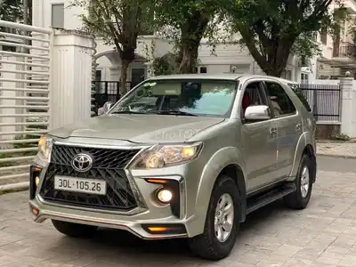 Toyota Fortuner 2010 Автомат Серебристый