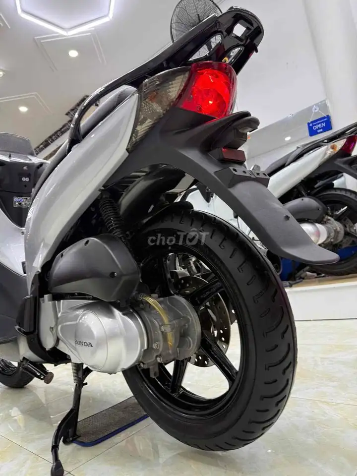 Honda SH150i 2010, серебристый, Италия