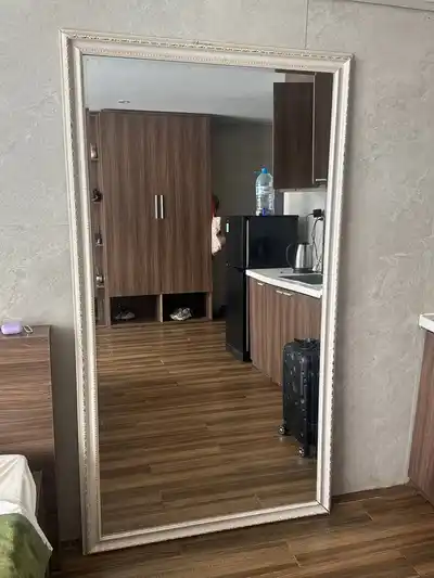 Огромное зеркало