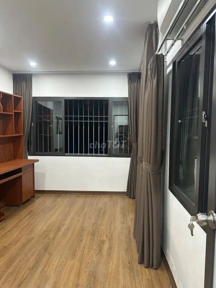 Квартира в общежитии, Нгиа Тан, Кау Гы, 50 м²