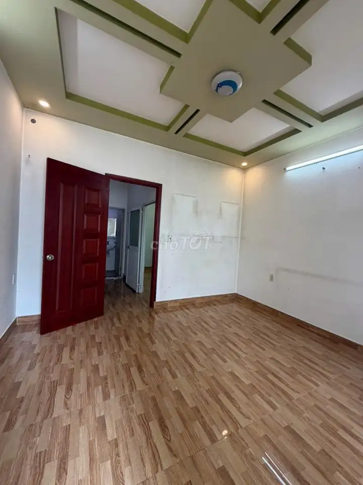 Дом в тихом переулке Тан Сон Нхи, 4х9.5м, 2 этажа, 2 спальни