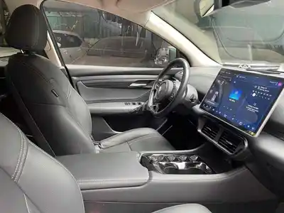 VinFast VF8 2023 Изумрудно-зеленый 80000 км