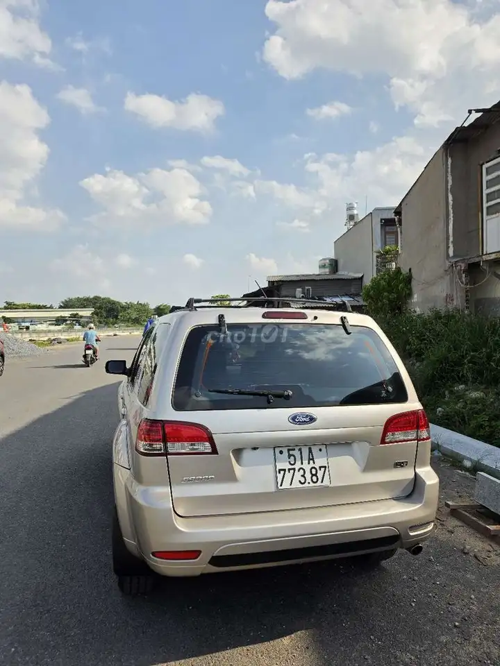 Ford Escape 2.3 2010 серебристый