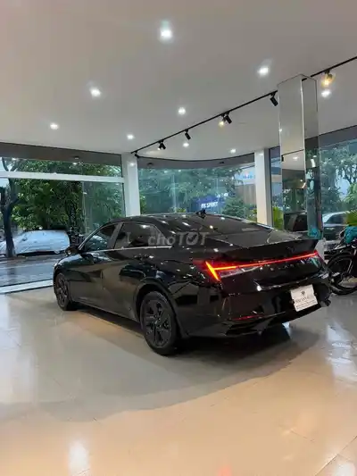 Hyundai Elantra 1.6 ATH 2022 черный 37 000 км