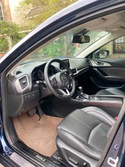 Mazda Mazda3 2019 1.5 Сине-черный 80000 км