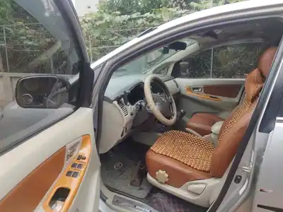 7-местный номер пола Toyota Innova, серебристый