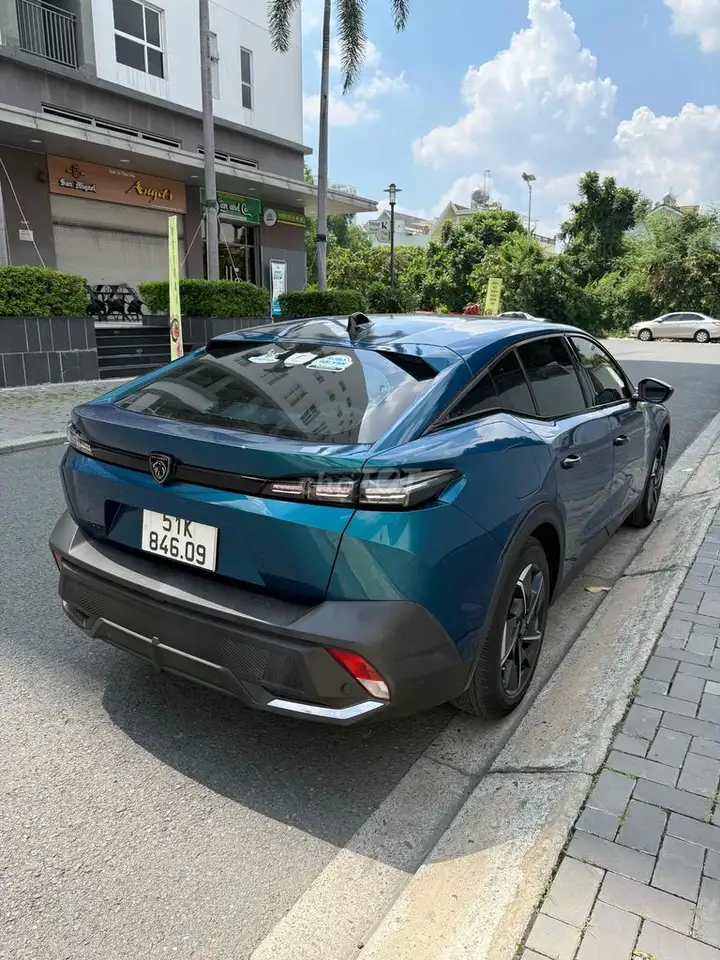 Peugeot 408 синий 17500 км Вьетнам
