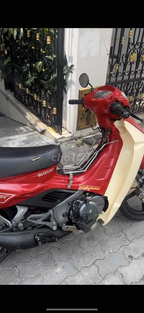 Suzuki Xipo красный