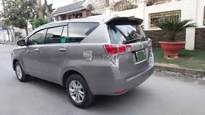 Toyota Innova 2019 E, пробег 85 000 км, цвет бронзовый металлик