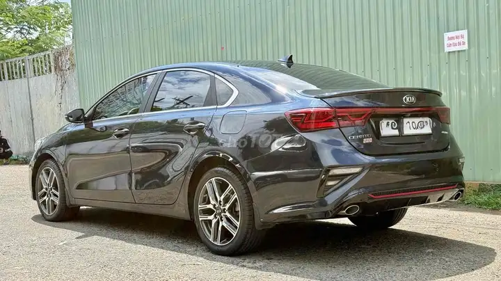 Kia Cerato 2.0 Premium 2021 черный - серый 62000 км