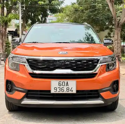 KIA SELTOS 1.4 LUXURY 2021 СКОЛЬЗИТ 20 000 КМ КАК НОВЫЙ
