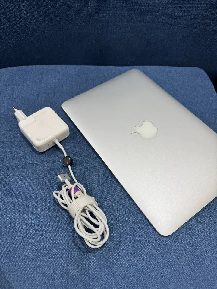 MacBook Air 11" (mid2013)