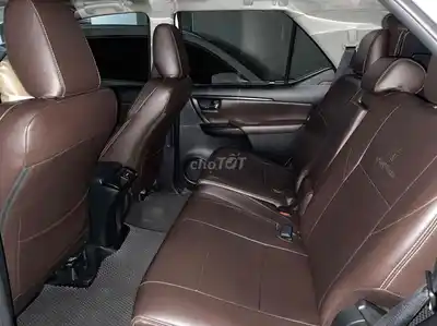 Белое 7-местное масло Toyota Fortuner 2017