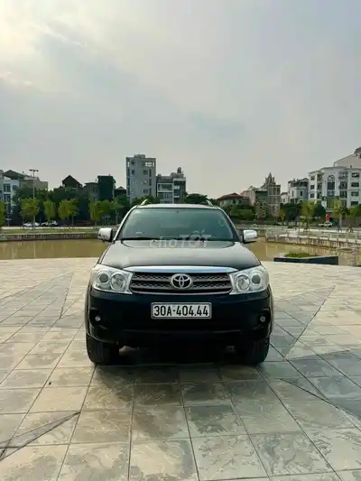 Toyota Fortuner 2.7 4WD черный 7 мест автомат