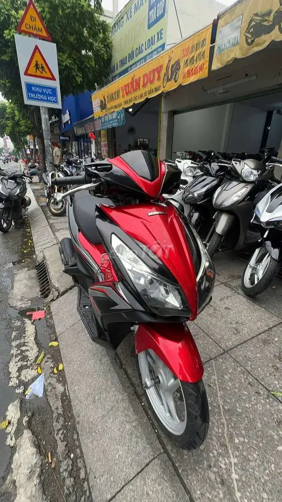 Honda Air Blade 2014 Красно-черный состояние 90%
