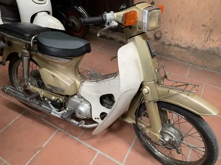 Honda Cub 82 50cc с электростартером, золотой декор, не полностью оригинал