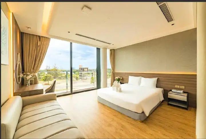 Вилла 3 этажа, 5 спален, 6 WC, 430 м²
