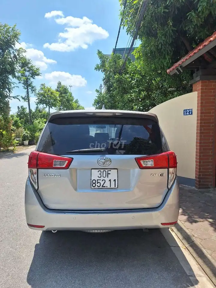 Toyota Innova 2.0E MT 2018 Серебристый 8 мест