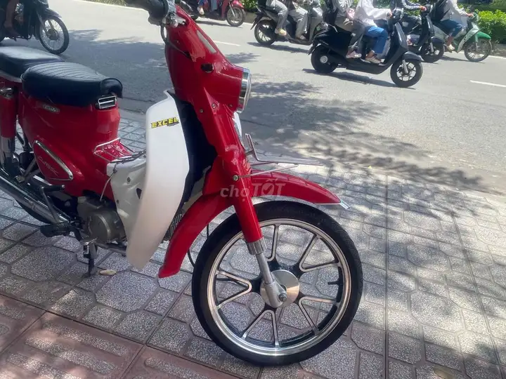 Honda Cub 50 Classic 2023 красно-белый