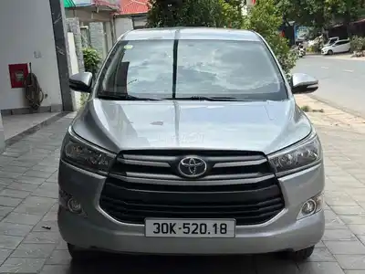 Toyota Innova E 2017 механическая серебристая 7 мест