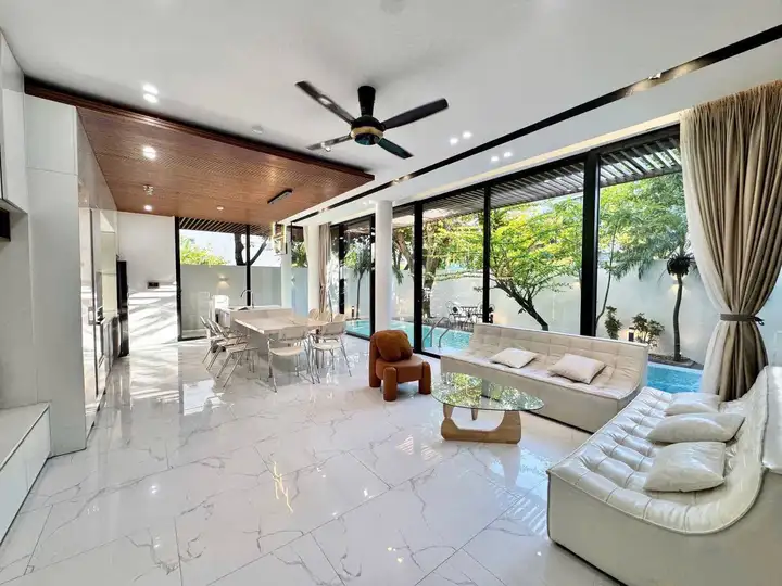 Аренда виллы 3 этажа, 4 спальни, 200 м²