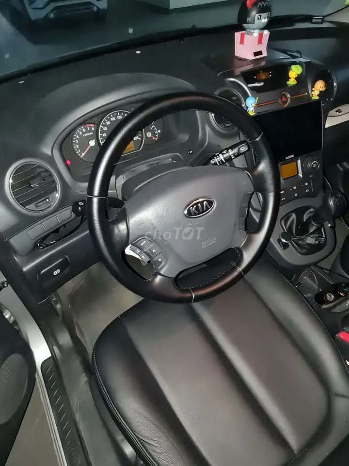 Kia Carens 2.0 MT 2016 механика серебристый