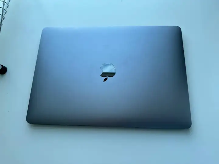 MacBook 2020 — 8 ГБ RAM