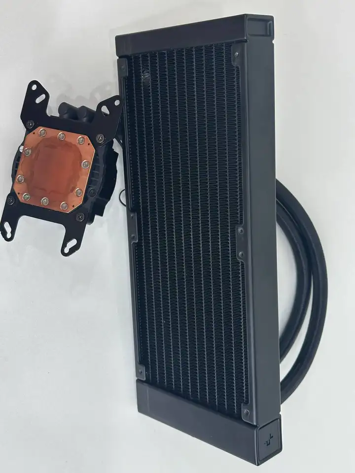 Клавиатура Logitech 915 TKL, корпус Lian Li H2O, СВО Deepcool, вентиляторы