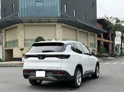 Vinfast Lux SA Plus 2019 — белый