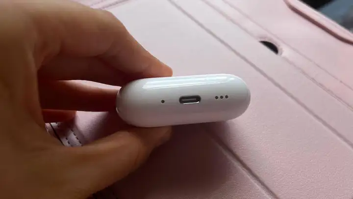 AirPods Pro 3 — кейс + левый наушник