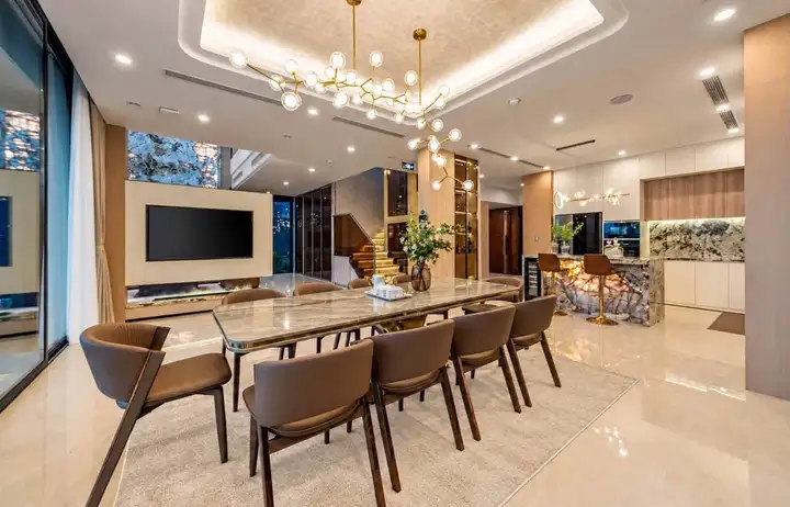 Вилла 3 этажа, 6 спален, 300 м²