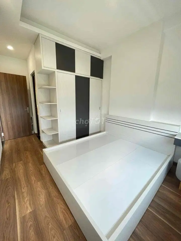 2-комн. кв., 66 м², с мебелью, центр Округа 7, рядом с Фу Ми Хынг